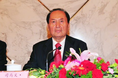 2、全國人大副委員長司馬義·鐵力瓦爾地當(dāng)選為新一屆主席。 .jpg