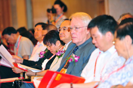 5、各國駐華使節(jié)、文化參贊及港澳臺地區(qū)的友好人士出席本次大會。.jpg