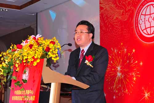 5、中心香港聯(lián)絡(luò)部特派員蔡野在大會(huì)上致辭.jpg