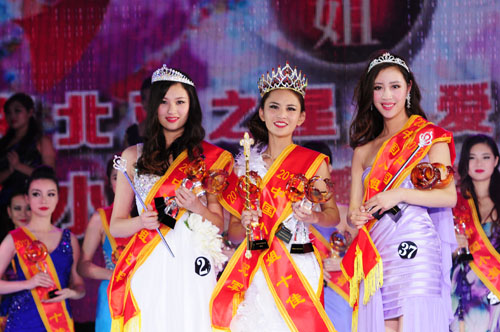 9、來自美國的李揚曉青(中)、內(nèi)蒙古的張汝佳(左)、江蘇的付怡.jpg