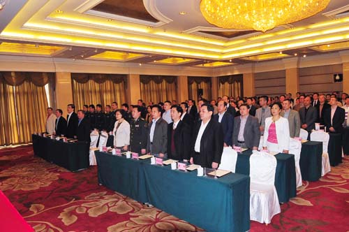 3、揭牌儀式在雄壯的國歌聲中開始。.jpg