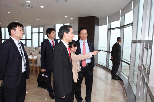 24、龍宇翔率代表團參觀考察仁川松島全球化大學園區(qū)。.jpg