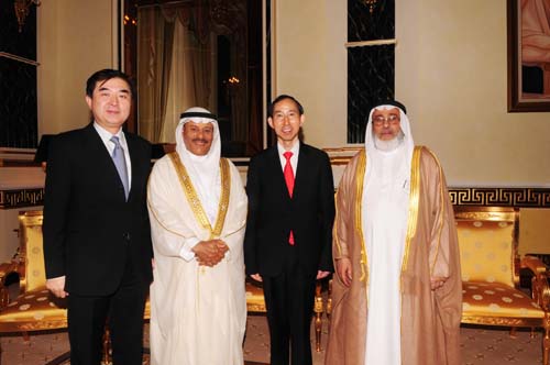5 巴林王國眾議院院長、參議院議長、中國駐巴林大使李琛、中國文化代表團團長、中國國際文化傳播中心執(zhí)行主席龍宇翔合影留念(