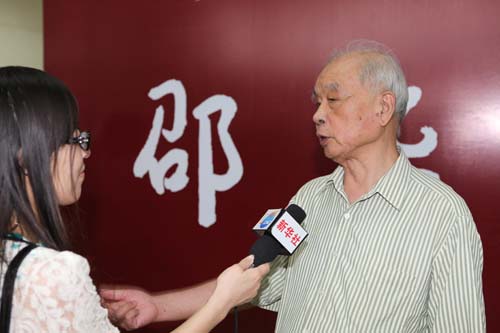 9.邵華澤先生接受媒體采訪。_9422.jpg