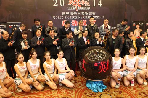 3、出席啟動儀式的領導和嘉賓與選手們合影留念。.jpg