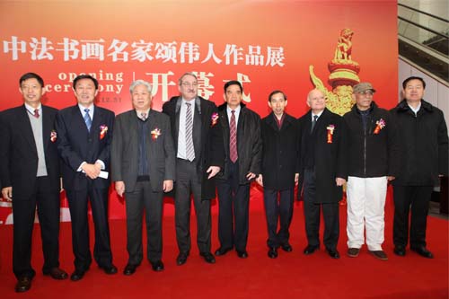 7、出席開幕式的領(lǐng)導(dǎo)及嘉賓合影留念。.jpg