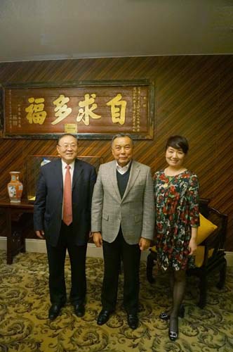 2、會見結(jié)束后,胡彥林副主席與來訪嘉賓合影留念。(攝影:周楠).JPG
