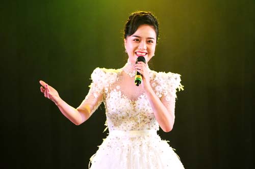 9、青年歌手易銘演唱《等你來(lái)》.jpg