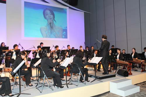 14 6月23日晚東道主韓國為大會開幕演出了精彩的文藝節(jié)目.jpg