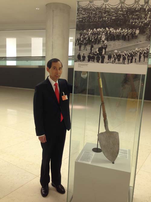 龍主席參觀德國(guó)國(guó)會(huì)大廈.jpg
