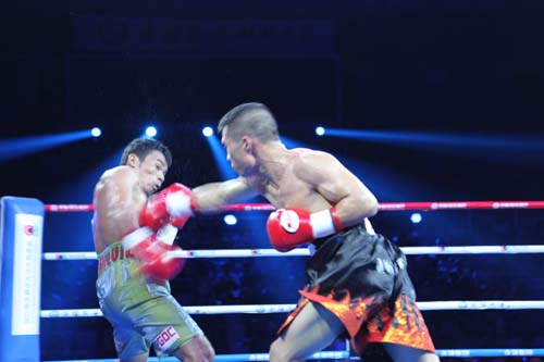 7、向靜對菲律賓拳王的比賽打滿了12個回合,最后難分伯仲。.jpg