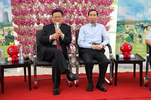 2、聯(lián)合國(guó)副秘書長(zhǎng)沙祖康在“城市發(fā)展中的綠色情懷”雅談會(huì)上發(fā)言.jpg