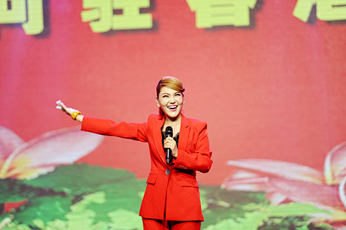 5、烏蘭圖雅演唱.jpg