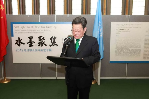 6、聯(lián)合國(guó)副秘書長(zhǎng)沙祖康在“水墨聚焦”書畫藝術(shù)展開幕式上致辭。遠(yuǎn)帆--攝影.jpg