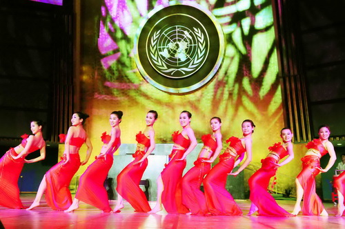 22、舞蹈《紅蜻蜓》表現(xiàn)了舞者青春向上、追逐夢(mèng)想、活力四射的生活。龍人-攝影.jpg