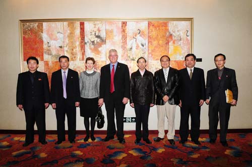 4、參加會(huì)談的領(lǐng)導(dǎo)和來賓合影留念。(攝影:龍人).jpg