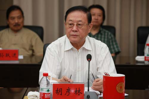 2、全國(guó)人大常委、法律委員會(huì)副主任委員,中國(guó)國(guó)際文化傳播中心副主席胡彥林上將出席慰問(wèn)活動(dòng)。.jpg
