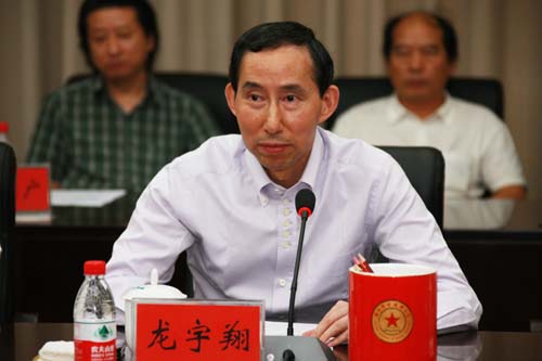 3、中國(guó)國(guó)際文化傳播中心黨組書(shū)記、執(zhí)行主席,中國(guó)愛(ài)心工作委員會(huì)主席龍宇翔出席慰問(wèn)活動(dòng)并講話(huà)。.jpg
